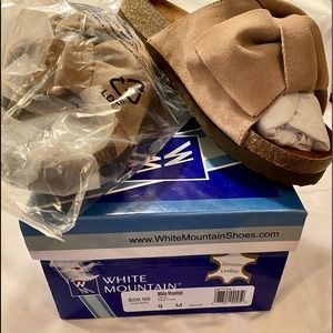 White Mountain Henley. Beige Suede. Women’s 9.